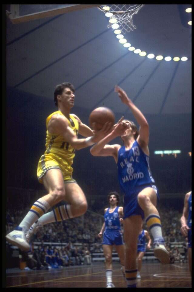 ברקוביץ' בימיו ככדורסלן. | יעקב סער לע"מ