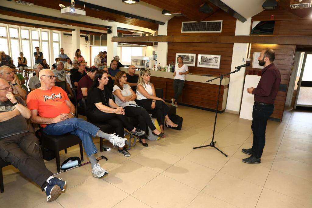 פעולה של מניעה. אירוע ההשקה של "בית בקיבוץ". פעולה של מניעה. | דייגו מיטלברג, לע"מ פעולה של מניעה. אירוע ההשקה של "בית בקיבוץ". פעולה של מניעה. | דייגו מיטלברג, לע"מ