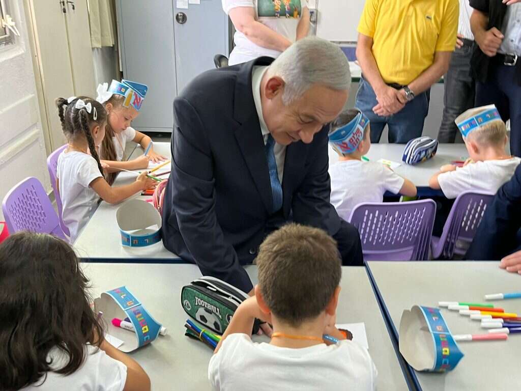 ראש הממשלה לשעבר ח"כ בנימין נתניהו פתח את שנת הלימודים בבית הספר היסודי "הנשיא" בבת ים