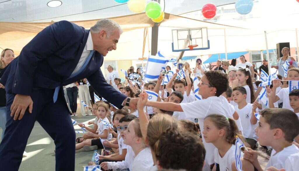 ראש הממשלה יאיר לפיד בטקס פתיחת שנה"ל תשפ"ג בבי"ס ניצני מדע ברחובות. | עמוס בן גרשום, לע"מ