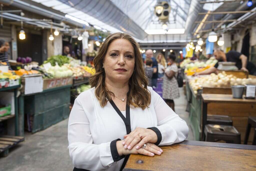 לצמוח בין הצמחים. חגית משה. | אוליבייה פיטוסי, פלאש 90