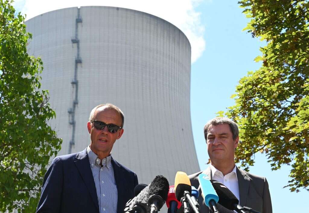 פוליטיקאים גרמנים סמוך לתחנת הכוח הגרעינית באסנבך | איי.אף.פי