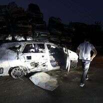 מכוניתם של חסידי ברסלב שהותקפו בשכם השבוע. | איי.אף.פי