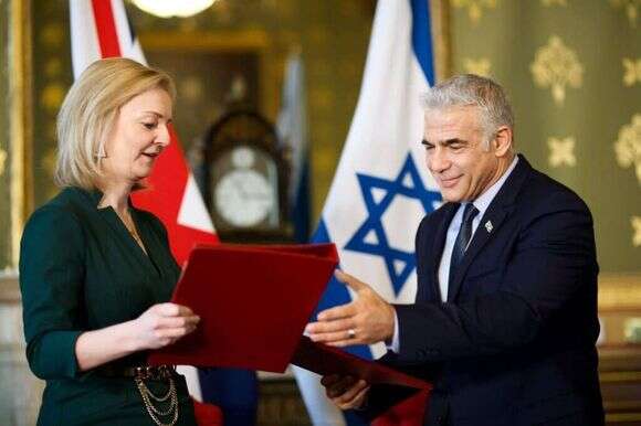 יאיר לפיד וליז טראס. | סטיוארט מיטשל יאיר לפיד וליז טראס. | סטיוארט מיטשל