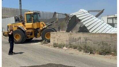 הריסת מתחמים לא חוקיים בלוד בתגובה לירי. | דוברות המשטרה הריסת מתחמים לא חוקיים בלוד בתגובה לירי. | דוברות המשטרה