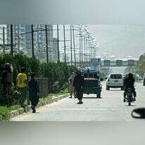 לוחמי טליבאן מחוץ לשגרירות הרוסית בקאבול, אתמול. | AFP