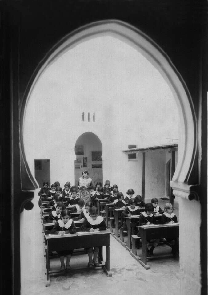 כיתת בנות בבית הספר אליאנס ברבאט שבמרוקו, תחילת המאה ה־ 20. Paris (universelle israelite Alliance of Library)