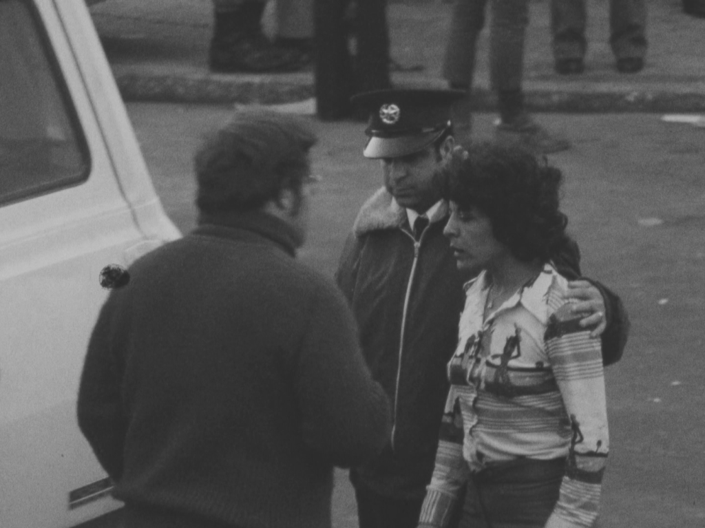 "יש הבדל בין העדות מיד אחרי שיצאת מהתופת ובין מה שקורה כעבור זמן. אתה מעבד דברים אחרת". לוי מובלת לחקירה לאחר הפיגוע. | מתוך ארכיון התאגיד