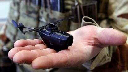 מיקרו־רחפן מדגם "צרעה שחורה". | AP מיקרו־רחפן מדגם "צרעה שחורה". | AP