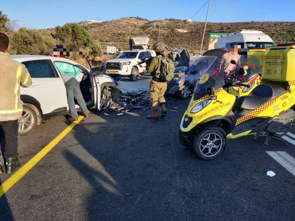 חיים הספיק להגיע לאריאל, וכששמע - חזר מיד. זירת התאונה. | תיעוד מבצעי מד"א