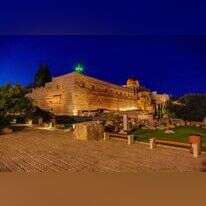 פינתו הדרום־מערבית של הר הבית מוארת במערכת התאורה החדשה. | ששון תירם