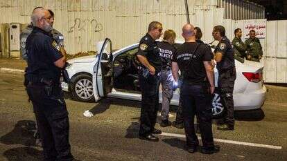 משטרה בזירת רצח העיתונאי נידאל אגבאריה. | פלאש90