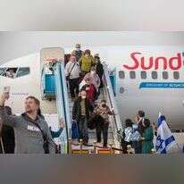 עולים מאוקראינה יורדים מהמטוס בנתב"ג. | יוסי אלוני