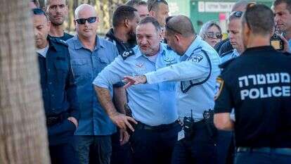 המפכ"ל קובי שבתאי בזירת לכידת המחבל ביפו, אתמול. | אבשלום ששוני - פלאש 90