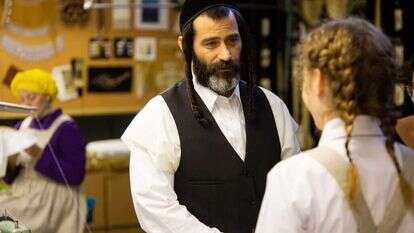 מקום שאין בו גבולות של אסור ומותר. מתוך הסדרה "ריקוד האש". | עידן מילמן, באדיבות yes