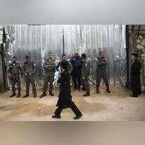 שוטרים בהפגנת חרדים בירושלים נגד חפירות ארכיאולוגיות, 2013. | יונתן זינדל, פלאש 90