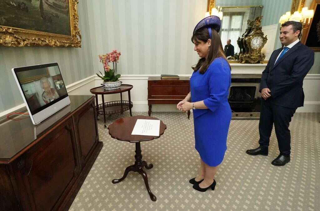 "אליזבת באמת יודעת מהי ישראל ומהו המזרח התיכון". השגרירה ציפי חוטובלי נפגשת עם המלכה בזום. | גטי אימג'ס "אליזבת באמת יודעת מהי ישראל ומהו המזרח התיכון". השגרירה ציפי חוטובלי נפגשת עם המלכה בזום. | גטי אימג'ס