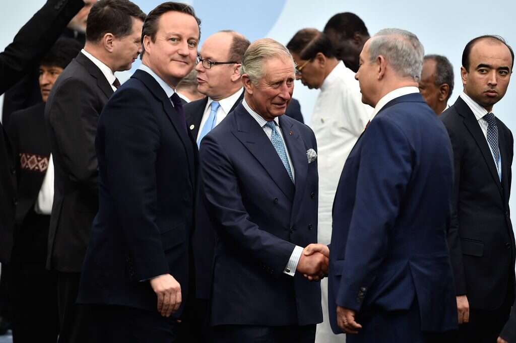 רגע לפני הקורונה. נתניהו עם הנסיך צ'רלס, כיום המלך צ'רלס השלישי. | גטי אימג'ס רגע לפני הקורונה. נתניהו עם הנסיך צ'רלס, כיום המלך צ'רלס השלישי. | גטי אימג'ס