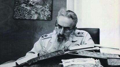 ביקש שעולם התוכן היהודי יהווה נדבך חשוב בזהותה של המדינה. הרב גורן במשרדו בקריה בתל־אביב. | יצחק פריידין