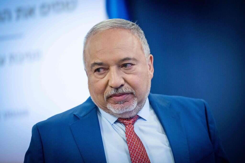 "הוא אמר שסוגיות כמו חילופי שטחים לא מעניינות היום אף אחד". ליברמן. | יונתן זינדל, פלאש 90