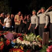 ההלוויה בבית העלמין בנתניה, שלשום. | AFP