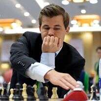 מגנוס קרלסן משחק שחמט. | AFP