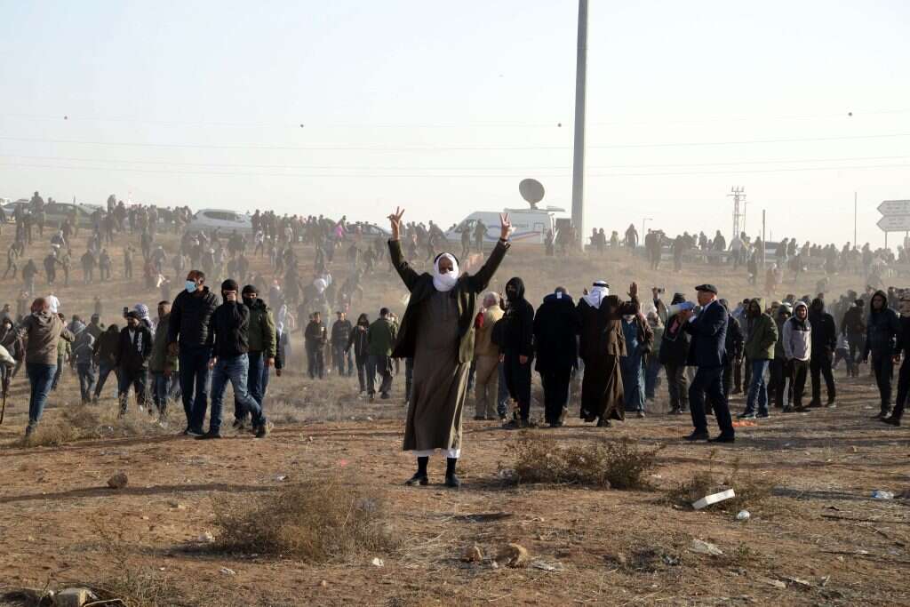 במשמרת שלו. חוסר משילות בנגב, אילוסטרציה. | דודו גרינשפן