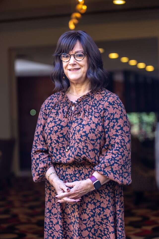 "כשהוצגתי בפניו, הנסיך שאל אותי איך לעזאזל אני מצליחה לעמוד בקצב של הרב זקס". בן־הרוש. | יוסי אלוני