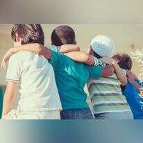 איום על הלכידות של הקהילה. | שאטרסטוק