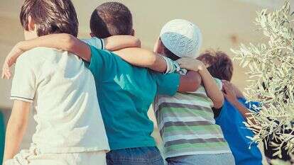 איום על הלכידות של הקהילה. | שאטרסטוק