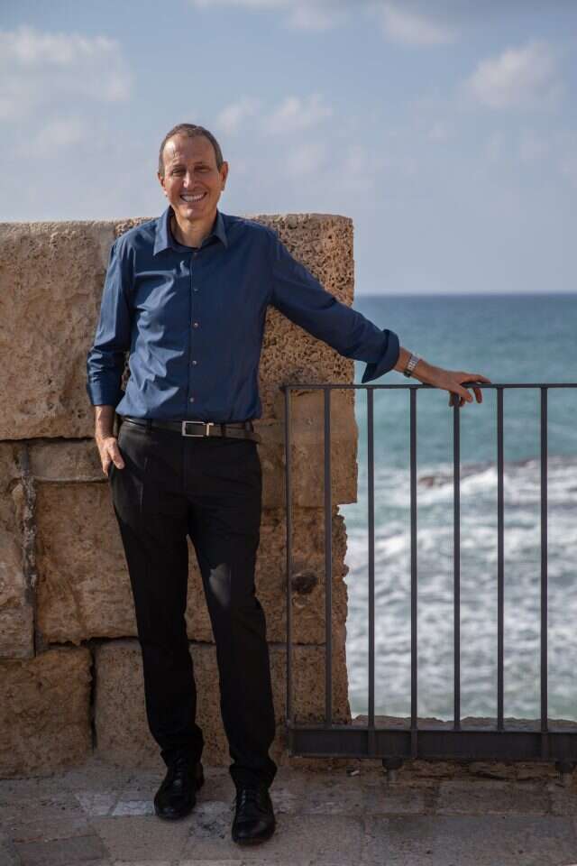 "תראה איזה נס קרה לי. הירי שהיה לפני תשע שנים עשה לי שידוד
מערכות". לנקרי. | שיר תורם - פלאש 90