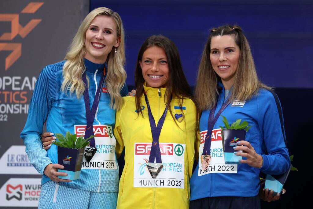 מדליית ארד. קנזייבה–מיננקו (מימין) באליפות אירופה. | גטי אימגס