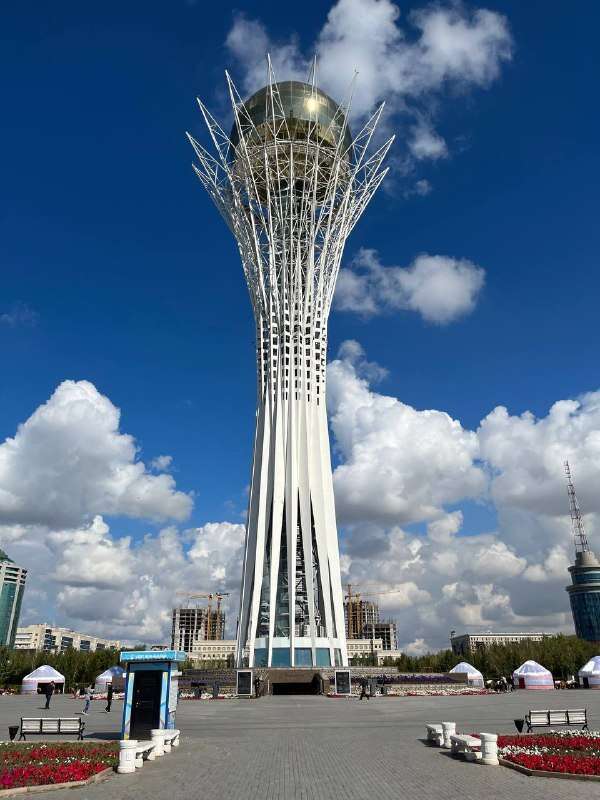 מגדל בייטרק בנור־סולטן.