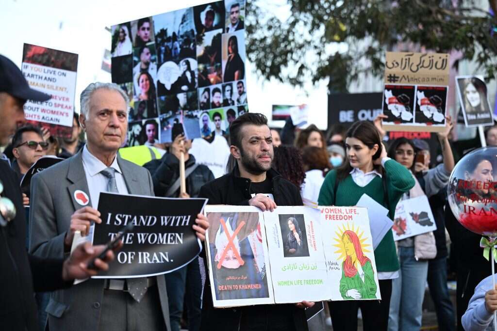 במלבורן הפגינו תמיכה במוחים האיראנים. | EPA