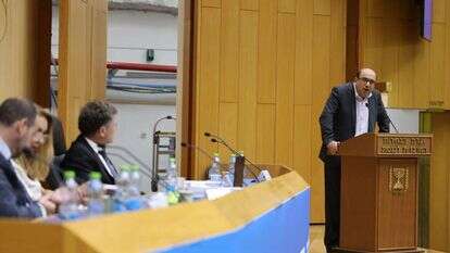 סאמי אבו שחדה, יו"ר בל"ד, בדיון בוועדת הבחירות. | יונתן זינדל, פלאש 90 סאמי אבו שחדה, יו"ר בל"ד, בדיון בוועדת הבחירות. | יונתן זינדל, פלאש 90