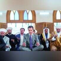 אסד בתפילה במסגד בחאלב, לפני כשנתיים. | איי.פי אסד בתפילה במסגד בחאלב, לפני כשנתיים. | איי.פי