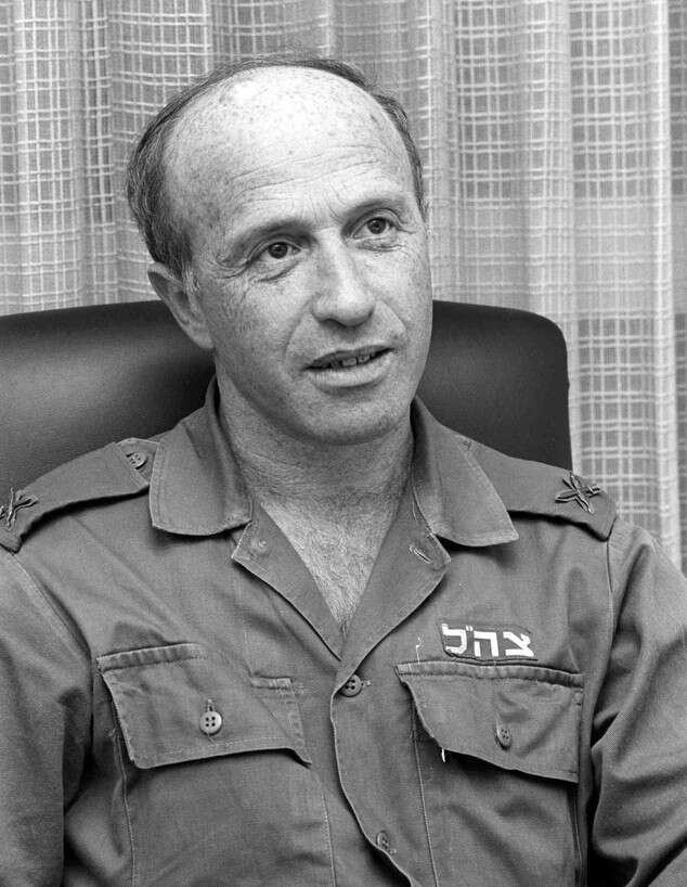 אריה שלו. | דו"צ