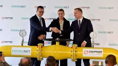 הנשיא הפולני וראשי ממשלות פולין ודנמרק בטקס פתיחת "הצינור הבלטי", ביום שלישי. | איי.אף.פי