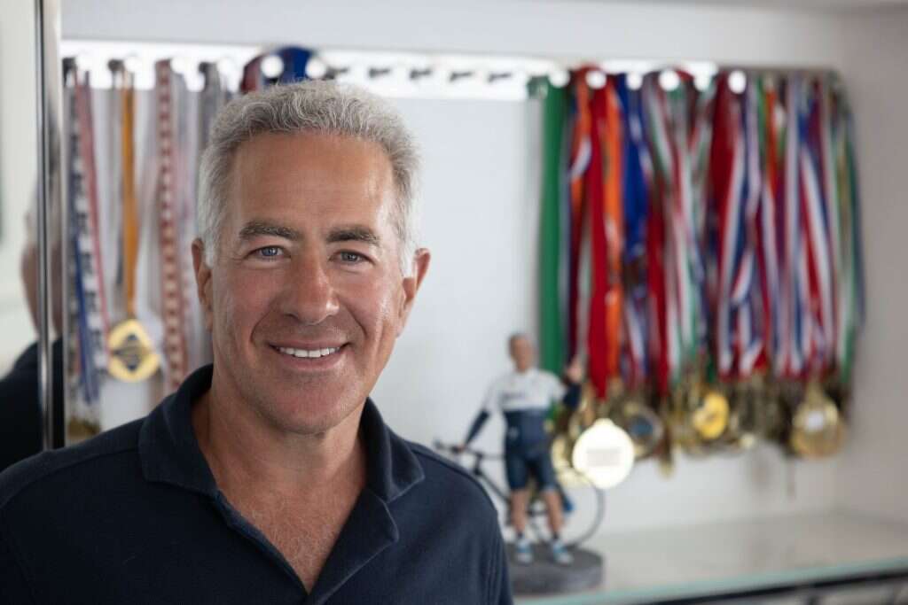 סילבן אדמס. | זיו קורן