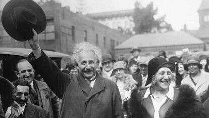 אלברט ואלזה איינשטיין בתחנת רכבת בקליפורניה, 1931 | גטי אימג'ס