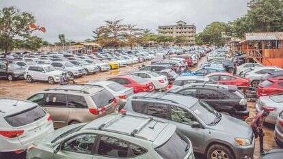 מגרש מכוניות יד שנייה בבנין. | AFP
