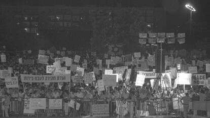 פייק אחד גדול. "הפגנת 400 אלף" על טבח סברה ושתילה, 1982. | מיקי שוביץ/לע"מ