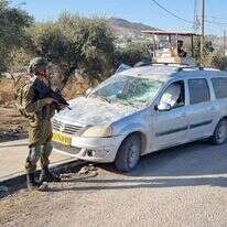 רכב שנרגם באבנים ליד חווארה. ללא קרדיט