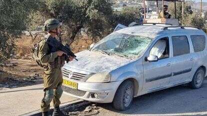 רכב שנרגם באבנים ליד חווארה. ללא קרדיט