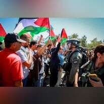 פלסטינים מפגינים בקבר שמואל הנביא, בחודש שעבר. | פלאש 90