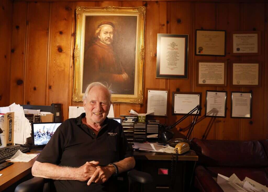 כולם אמרו לו שעבודתו מטופשת. קלוזר. | אי.פי.איי