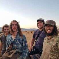 מרגישים מחויבות להגן על הארץ. | עזרי טובי