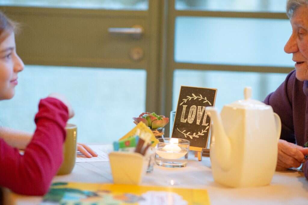 דייט עם הסבתא בית אבי חי. | אורי ברקת