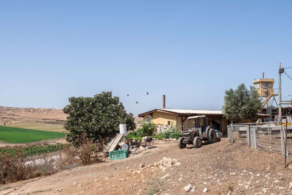 "באנו עם הלחם המלא שלנו, ואנשים חשבו שנפלנו מהירח". חוות הר־סיני ליד סוסיא. | שריה דיאמנט