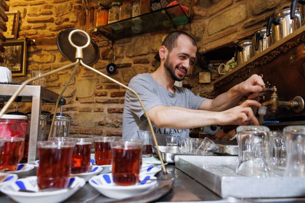 דוכן תה בשוק. | אנצ'ו גוש, ג'יני